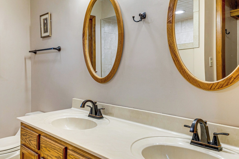 Smoky Mtn Views: Spacious Home Near Nat'l Park!