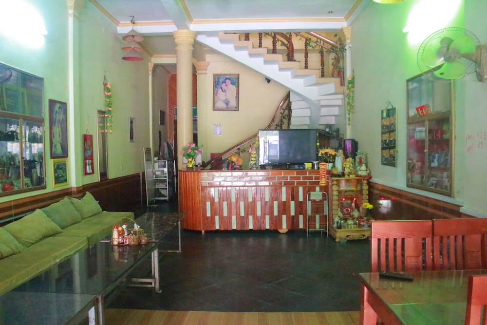 Van Anh Hostel view 2