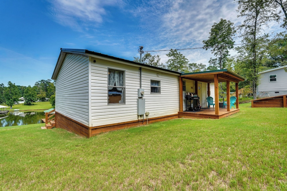 Fish, Swim & More: Quiet Retreat on Lake Sinclair!
