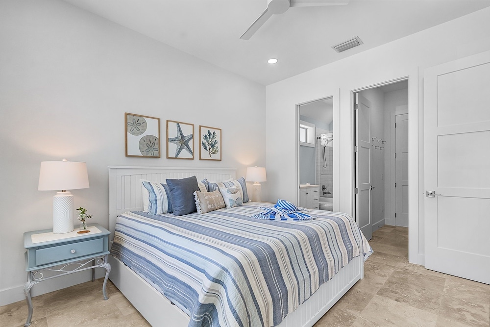 319 Bay & Beach Blessings: Pool Home W/ Water Views! 4 Bedroom Home