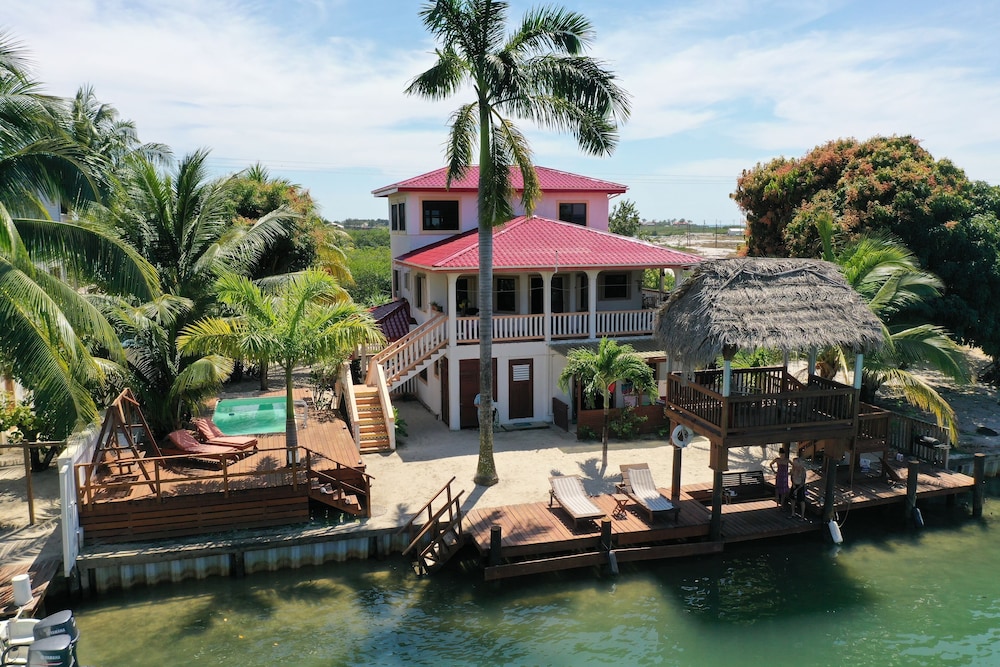 Dolce Cabana Waterfront Suites