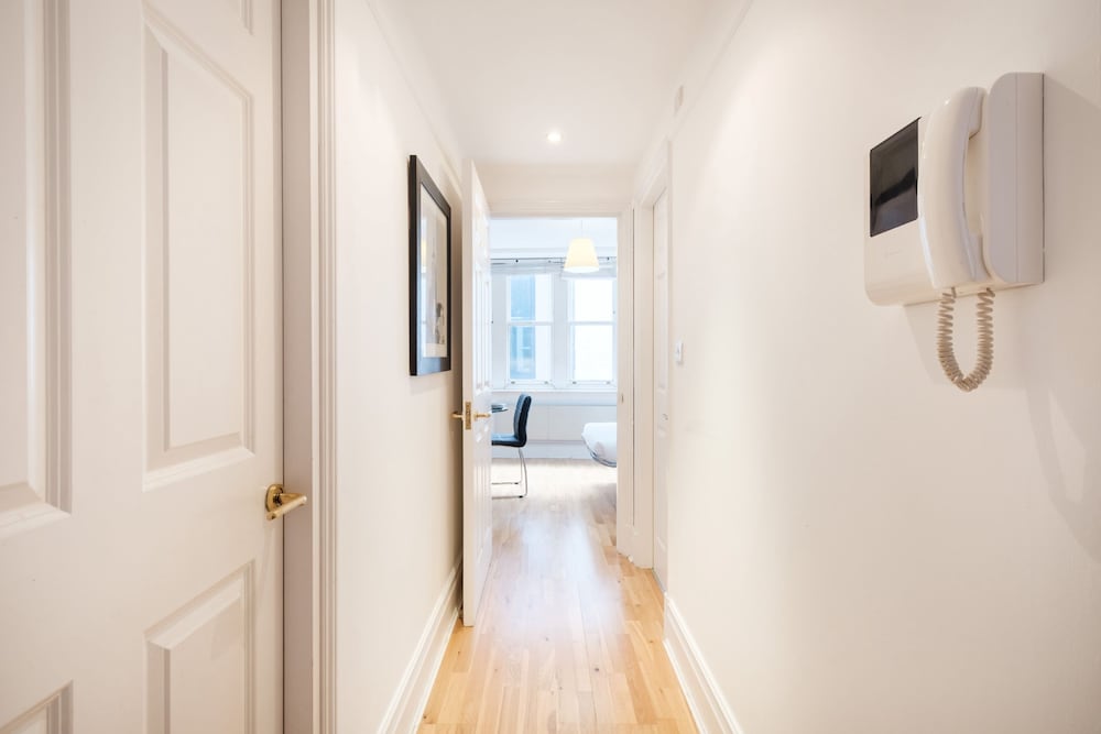1BR with Balcony in the Heart of Holborn