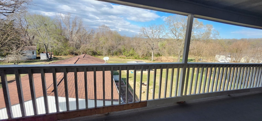 Twin Lakes Inn