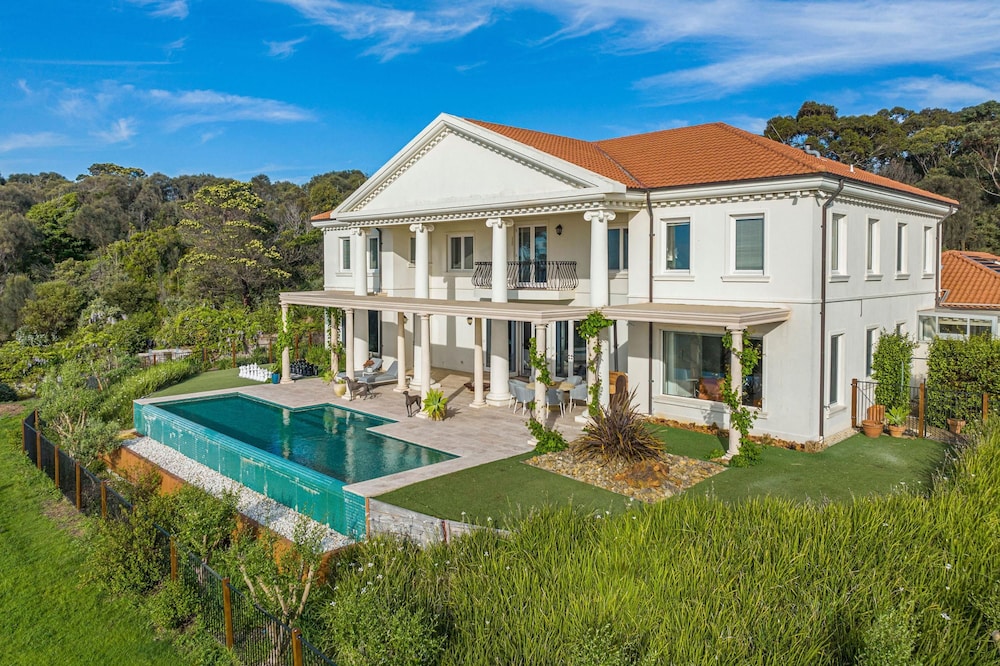 The Bay Crest Manor Views Pool Beach