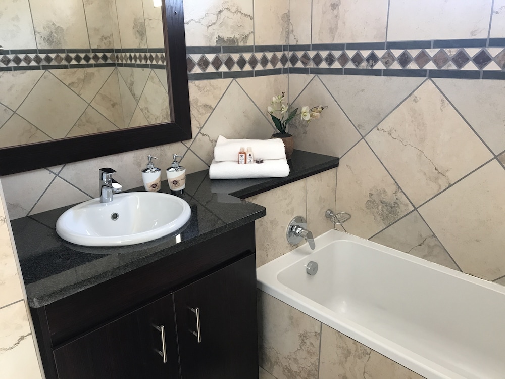 Manor Hills Guest Lodge