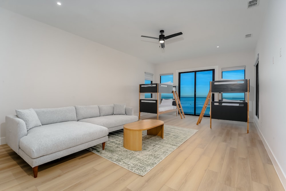 Spacious Bay
