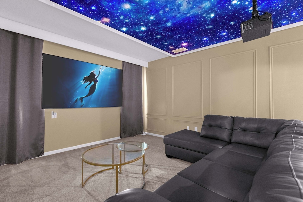 Upstay: Themed Family Home w Pool & Games Room