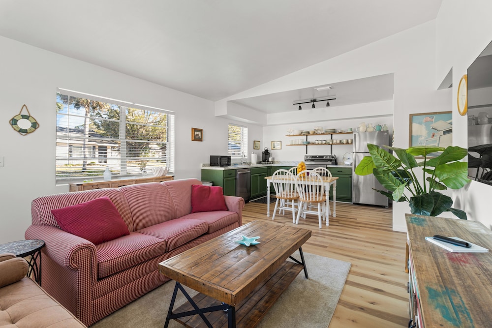 NEW Listing Discount! • Near Manatees & Springs