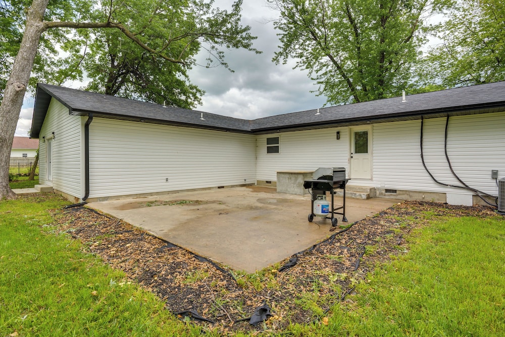 Yard w/ Patio: Family-friendly Home in Lamar!