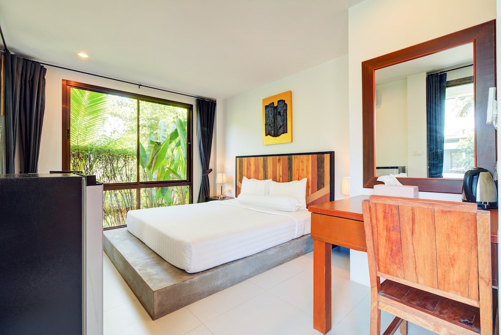 Sunny Resort Lake House view 3