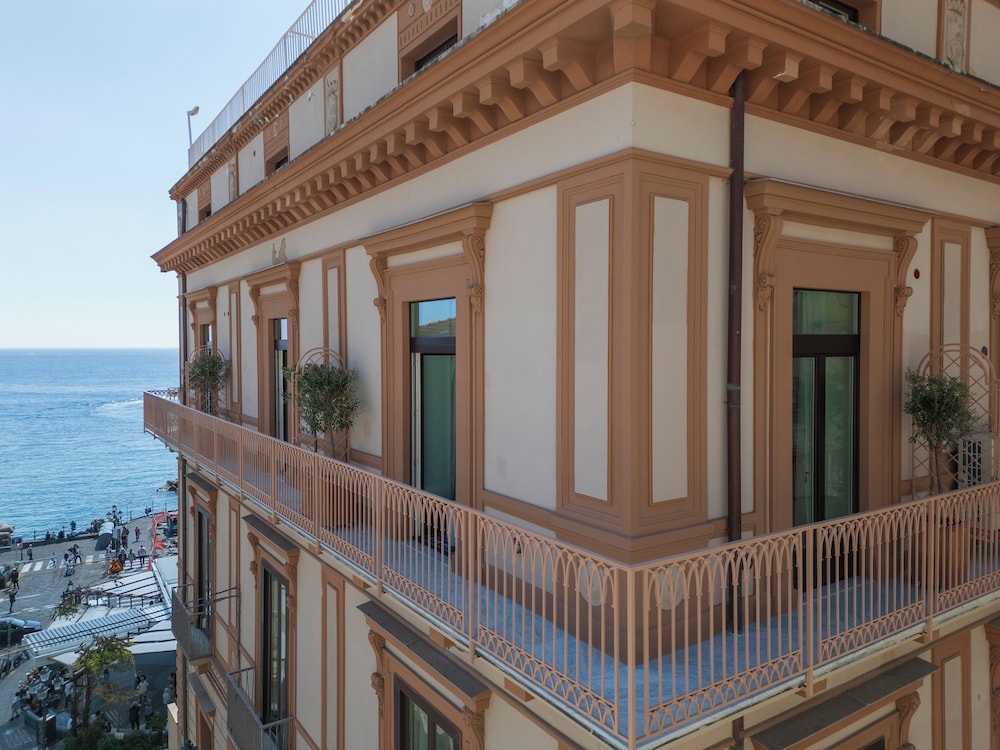 ABBRACCIO Amalfi Boutique Retreat