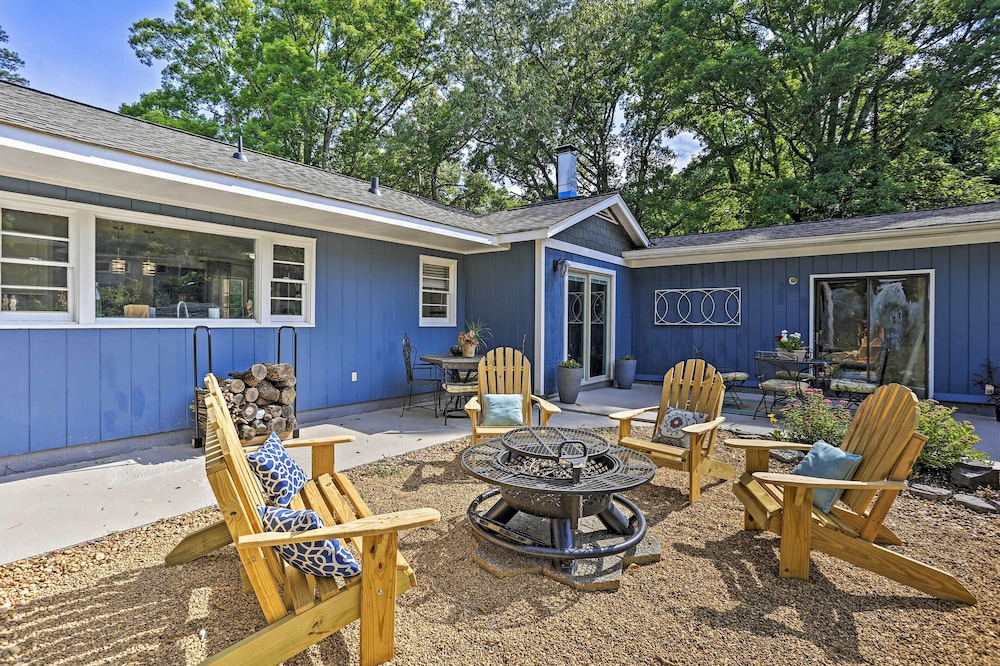 Family-friendly Escape ~ 6 Mi to City Center!