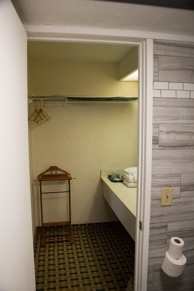 Cocomo Inn and Suites