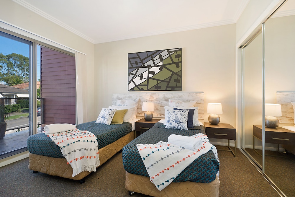 Newcastle Short Stay Apartments - Birmingham Garden Townhouses view 3