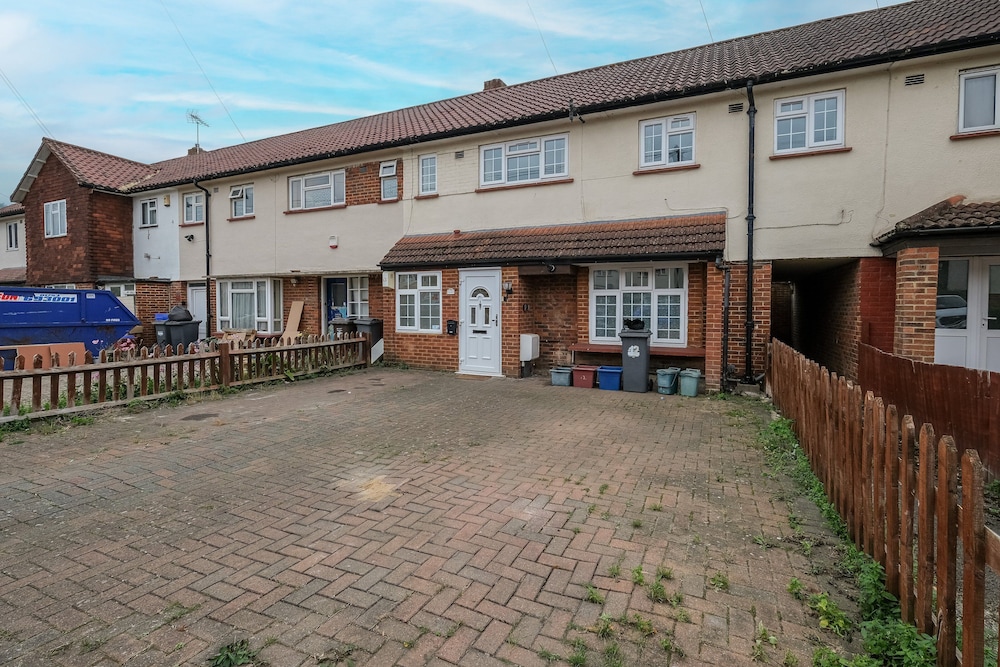Modern 4 Bedroom Hse Garden in Feltham