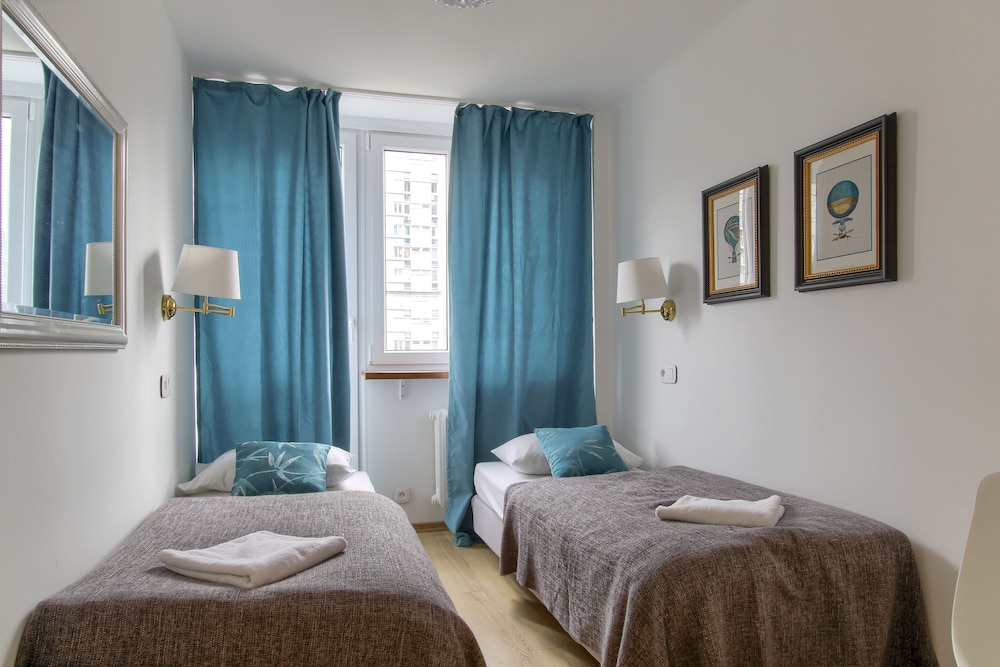 UNIT Short Rent Apartment by Warsaw Metro Station