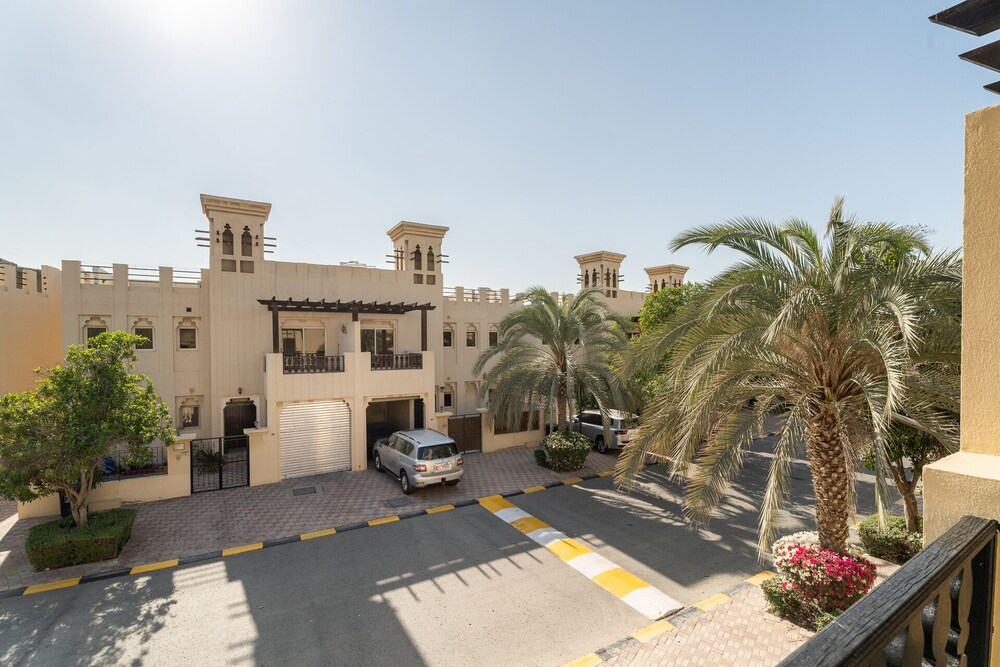 Nasma Holiday Homes - Al Hamra Village