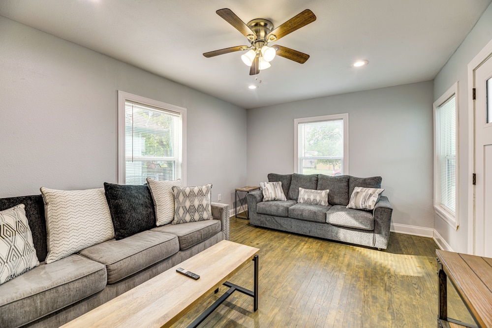 3 Mi to Beach: Family Home in Corpus Christi!