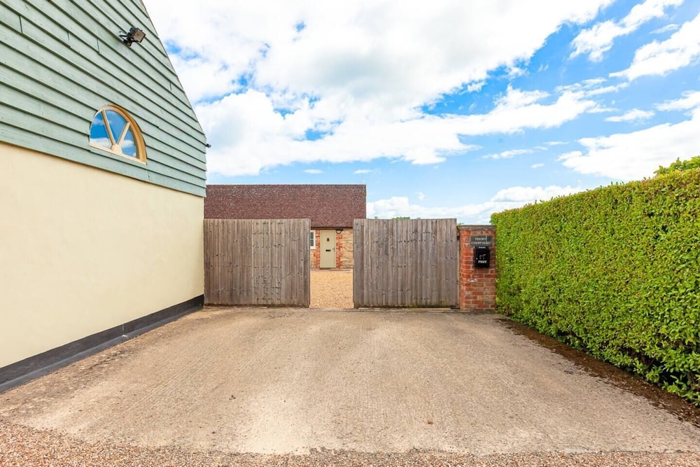 Priory Courtyard - 3 Bedroom Escape