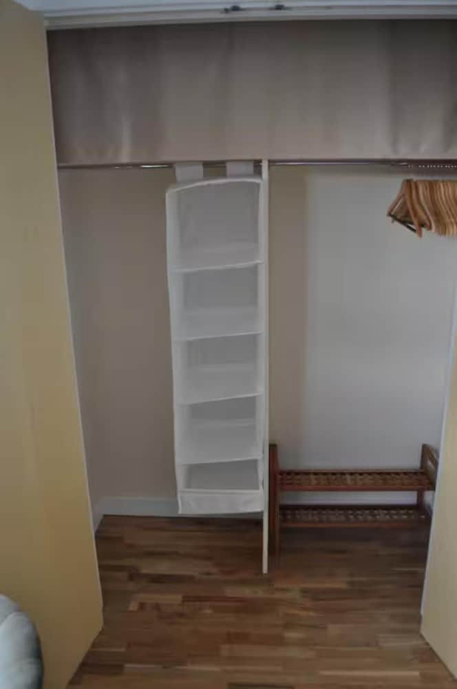 2-bed Seaside Apartment - Sleeps 5 & Free Parking
