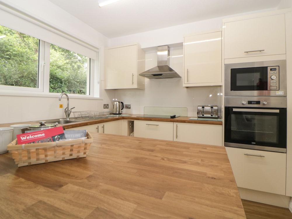 Harcombe House Bungalow 5