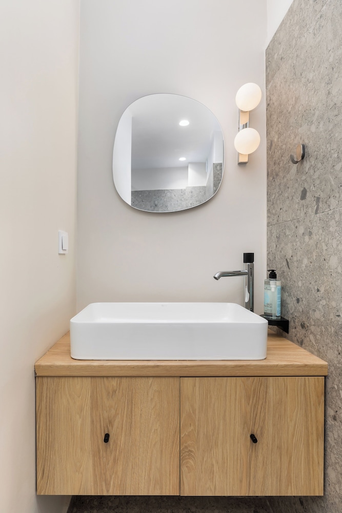 Amber Studios & Suites by halu