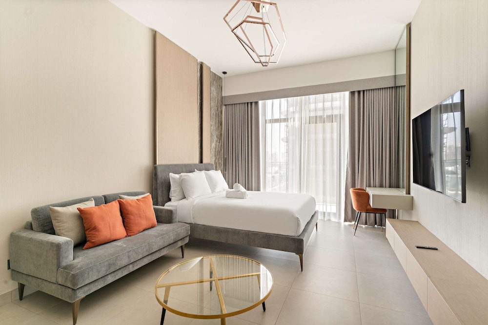 Modern Studio With Rooftop Pool and gym in JVC