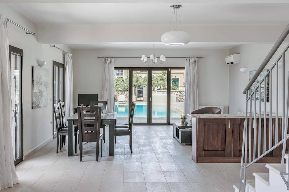Villa Latos