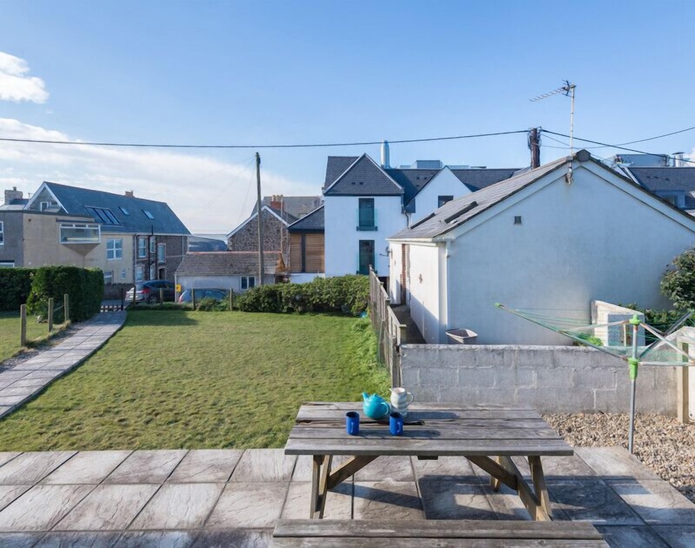 The Holiday House