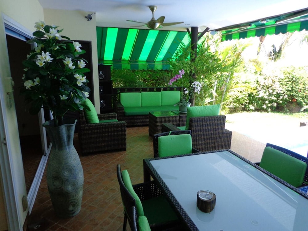 Beachfront Oasis With Private Pool and Jacuzzi on Samui's Bang Por Beach