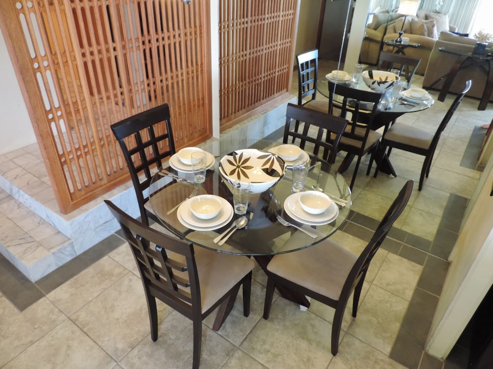 Polo Beach Club Vacation Rentals - APlus Resorts