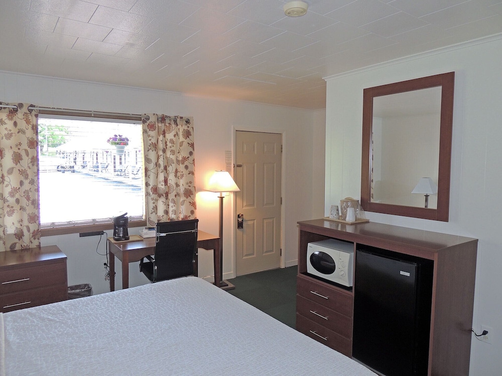 Rock Ledge Motel