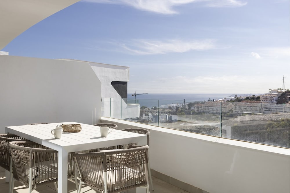 Elegant Luxury Suite With Terrace in Higueron