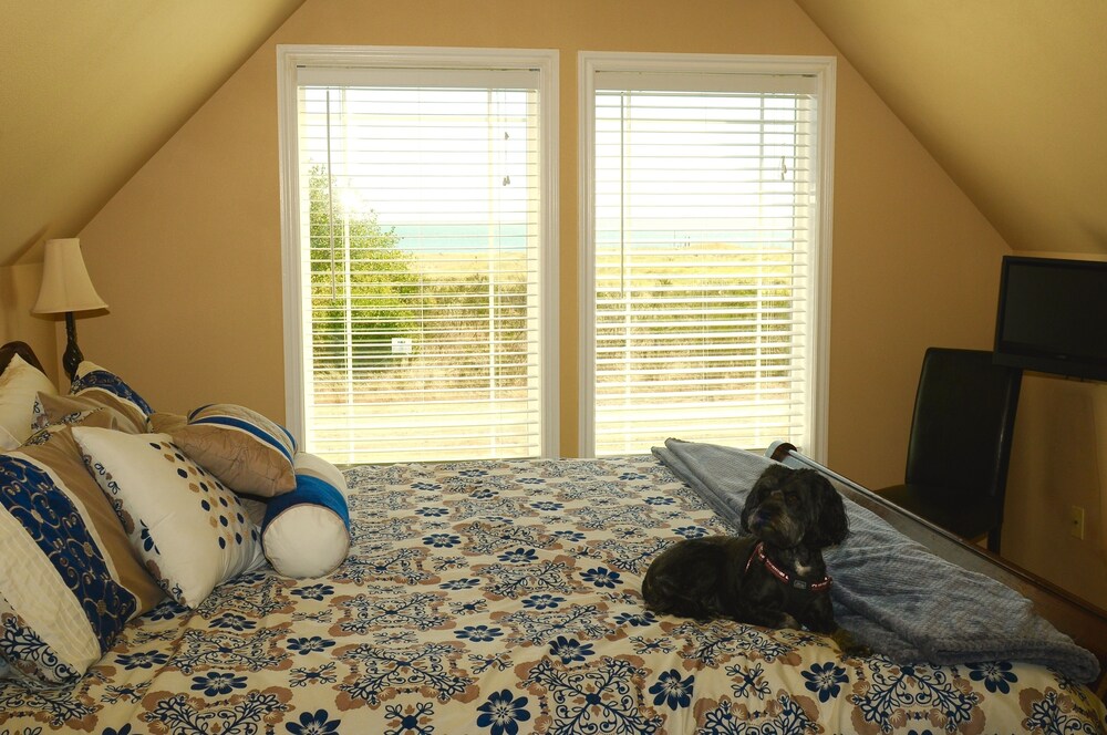 The Collins Inn and Seaside Cottages - Adults Only