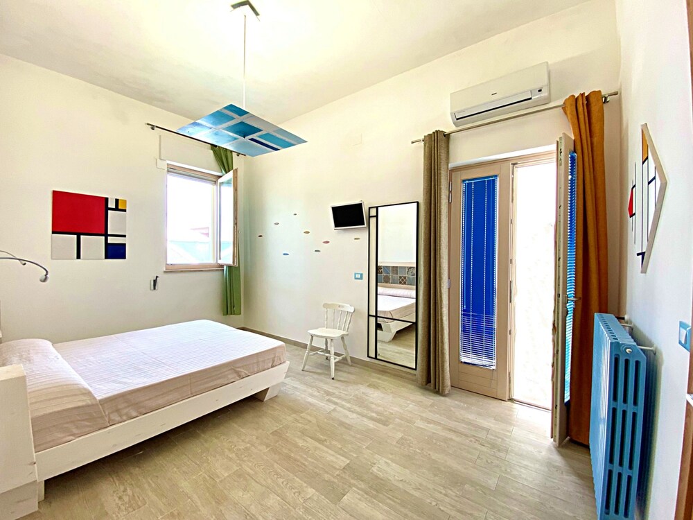 Casa Mondrian - Camere con Bagno e Piscina Privata