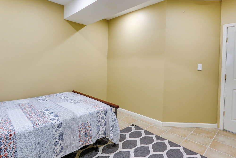 Clarksburg Getaway Near DC + Baltimore Sights!