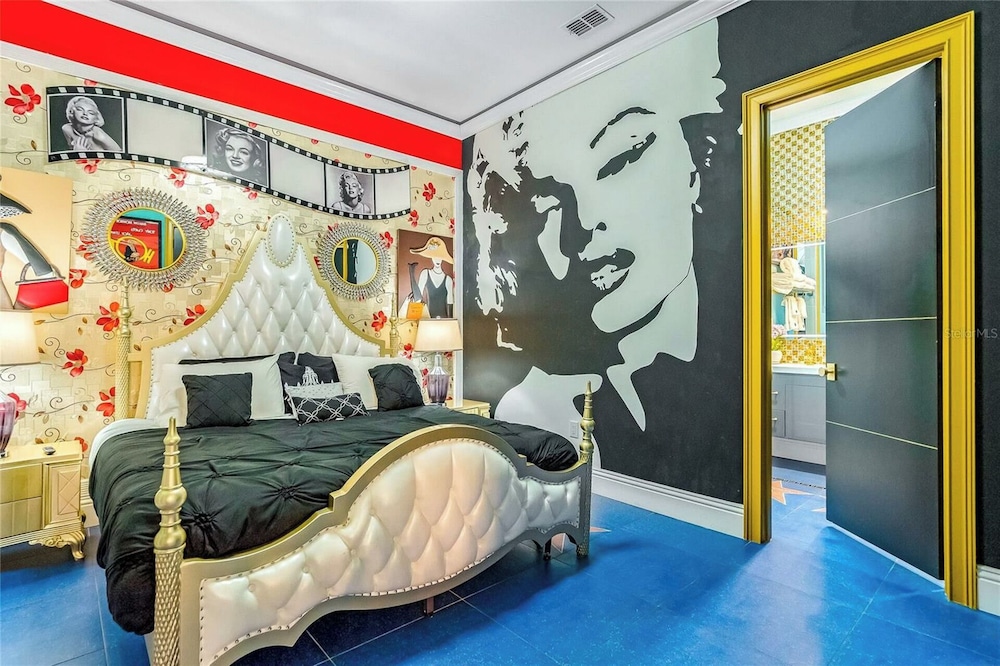 Luxury Mansion w Pool Sleeps 60