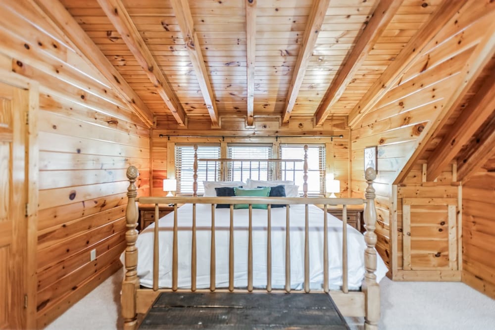 Summit View Way Resort Cabin w Hot Tub Deck w Views Pool Table