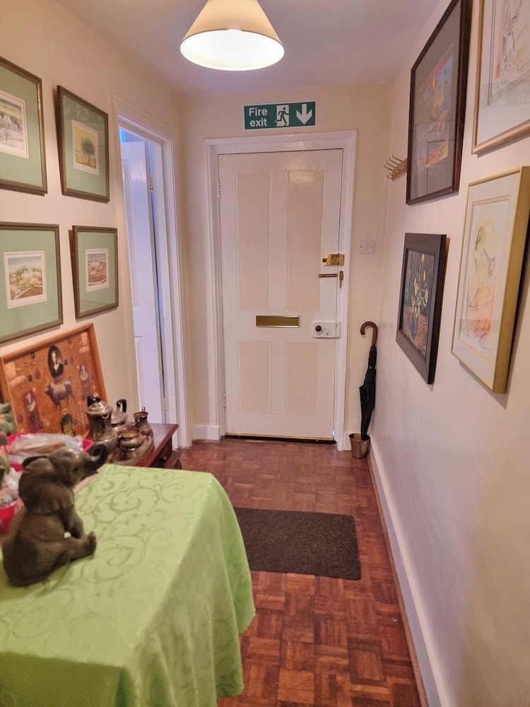 Canterbury - Sleeps 7 - Pet-friendly With Garden