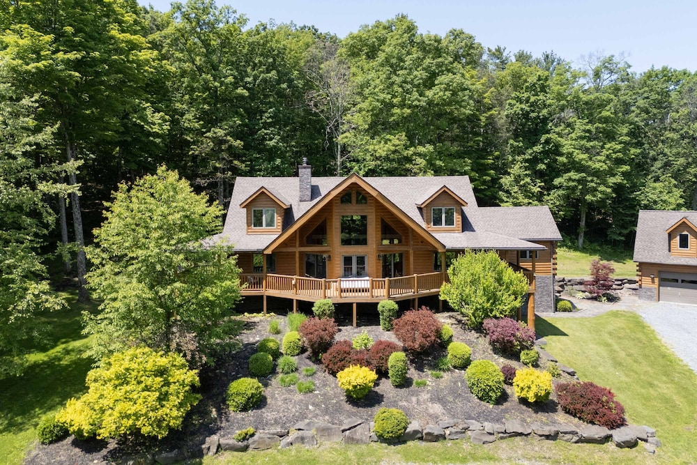 Luxury Private Estate w Pool Near Rhinebeck