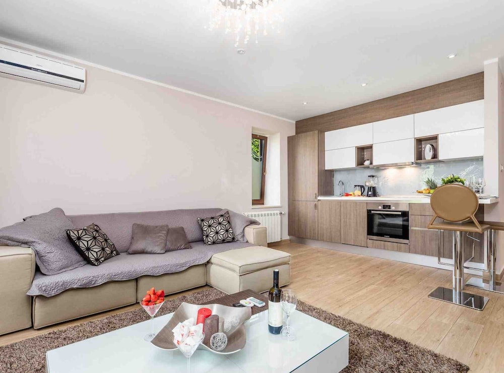 Modern Comfort With Shared Pool & Lush Green Surroundings in Kastav