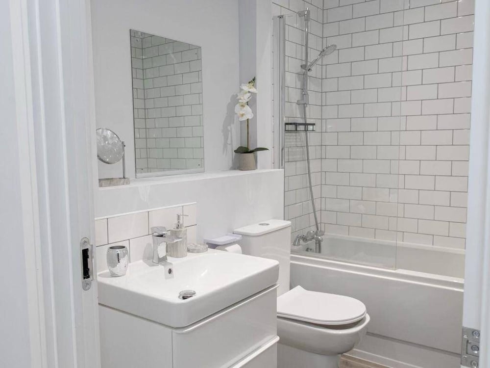 2br-sleeps4-citycentre-parking-rooftop