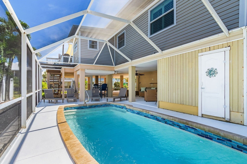 249 Pearl Paradise: 3br/3ba Pool Home! 3 Bedroom Home