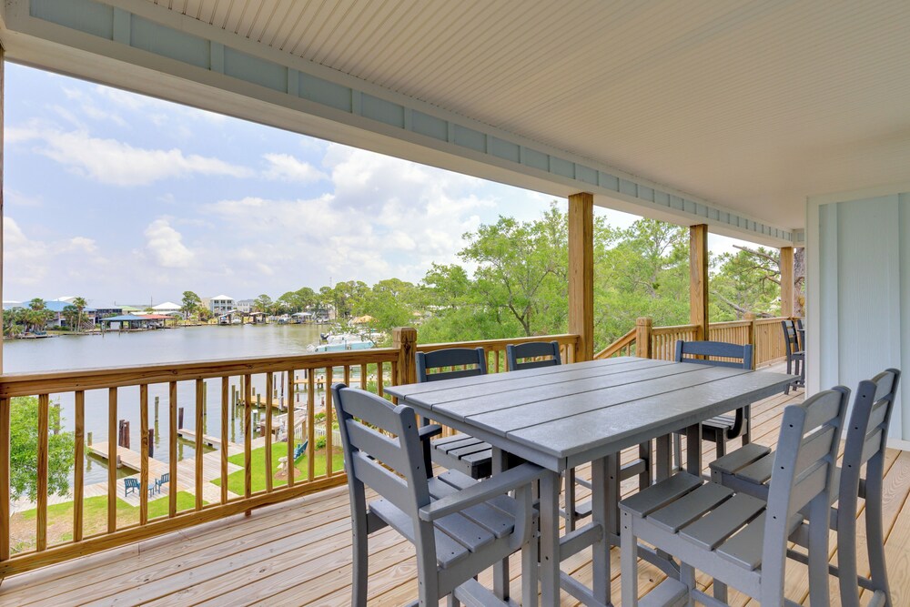 Luxe Family Condo w/ Gulf View in Dauphin Island!