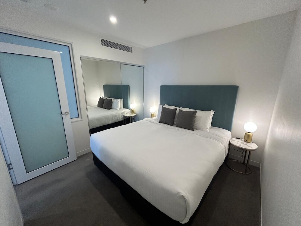 Trafalgar Lane Apartments by CLLIX