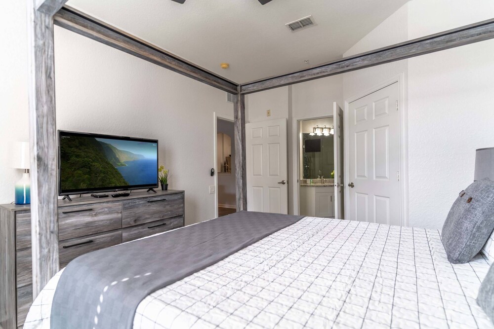 2821 Windsor Hills