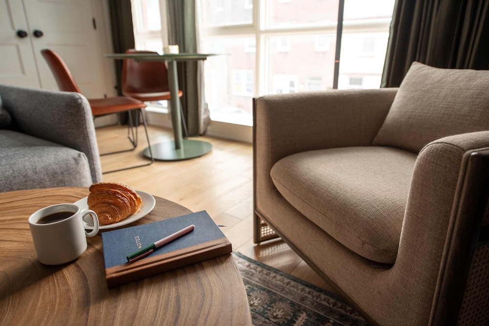 Sosuite 2BR Apt w W D Newly Renovated