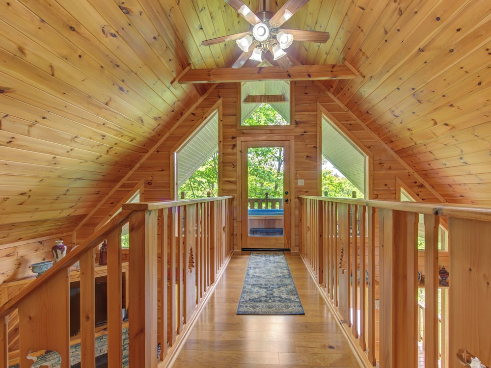 Macys Hideaway by Jackson Mountain Rentals