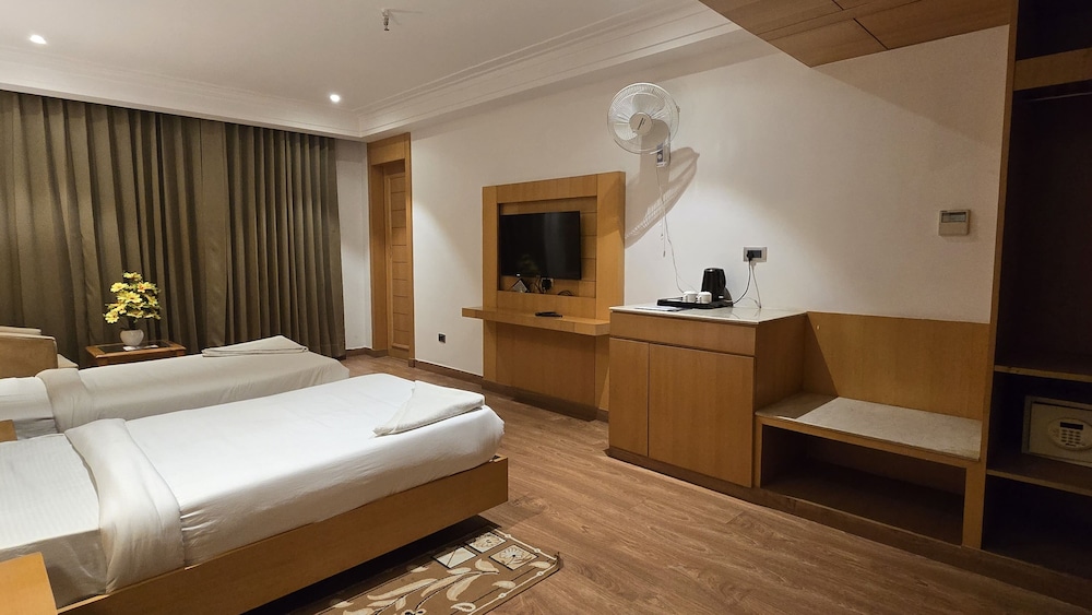 HOTEL SHEMRON