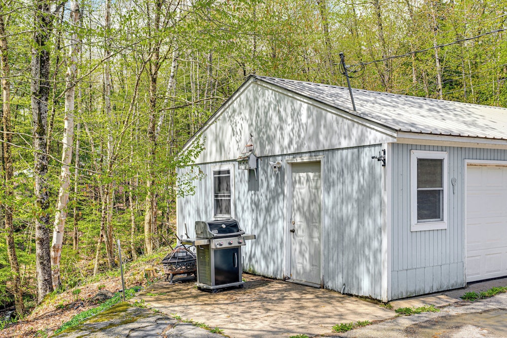 Hike, Fish & Ski: Black Bear Cabin in Albany